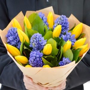 buchet lalele si zambile